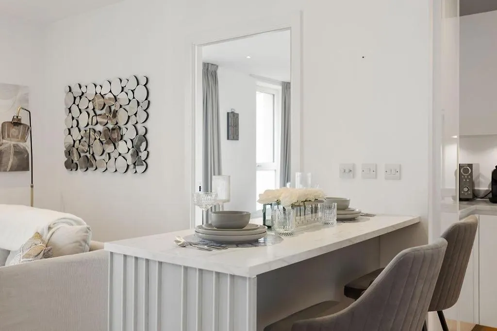 Luxury 2 Bed Apt In Olympic Village London