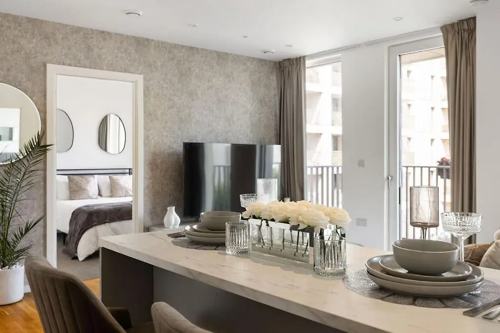 Apartment Luxury 2 Bed Apt In Olympic Village London